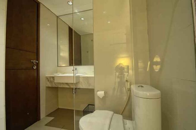 Shower, free toiletries, slippers, towels