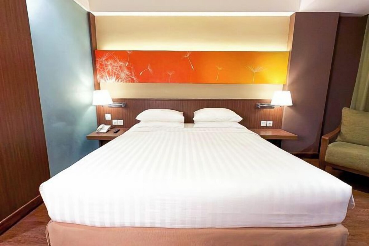 Premium bedding, in-room safe, laptop workspace, free WiFi
