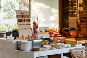 Café da manhã, almoço e jantar