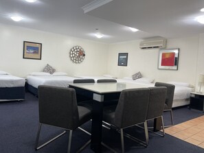 Family Room, Non Smoking, Kitchenette (4 Star Family Room) | Iron/ironing board, free WiFi - Lakeview Motor Inn (Belmont South)