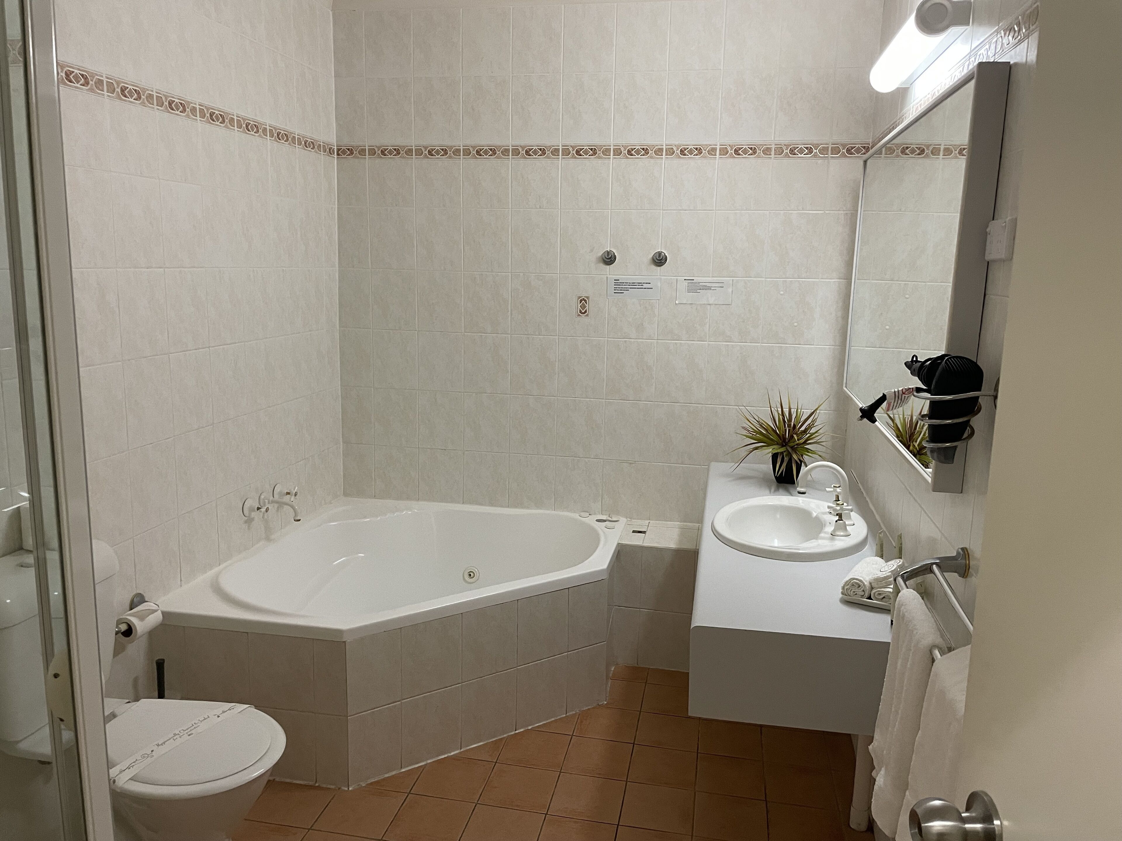 Deluxe kamer, niet-roken, kitchenette (4 Star Spa Deluxe Room) | Een strijkplank/strijkijzer, gratis wifi