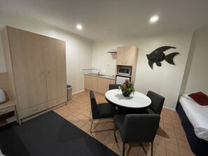 Iron/ironing board, free WiFi - Lakeview Motor Inn (Belmont South)