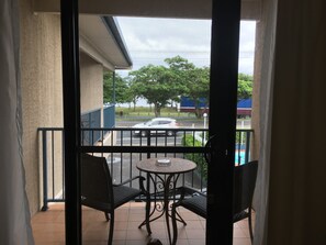 Standard Room, Non Smoking, Kitchenette (4 Star Spa/Balc/Lakeview) | Balcony - Lakeview Motor Inn (Belmont South)