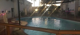 Emerald Meteor Motel