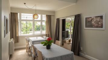 Villa | In-room dining