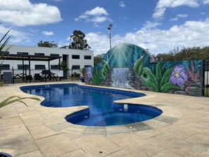 Outdoor pool, open 7:30 AM to 7:30 PM, pool loungers - Timbertown Motel (Wauchope)