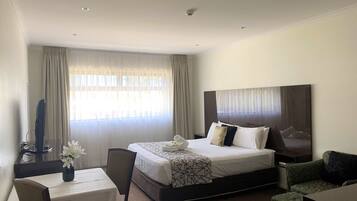 Standard Room, Non Smoking (Executive King) | Blackout curtains, iron/ironing board, free WiFi, bed sheets