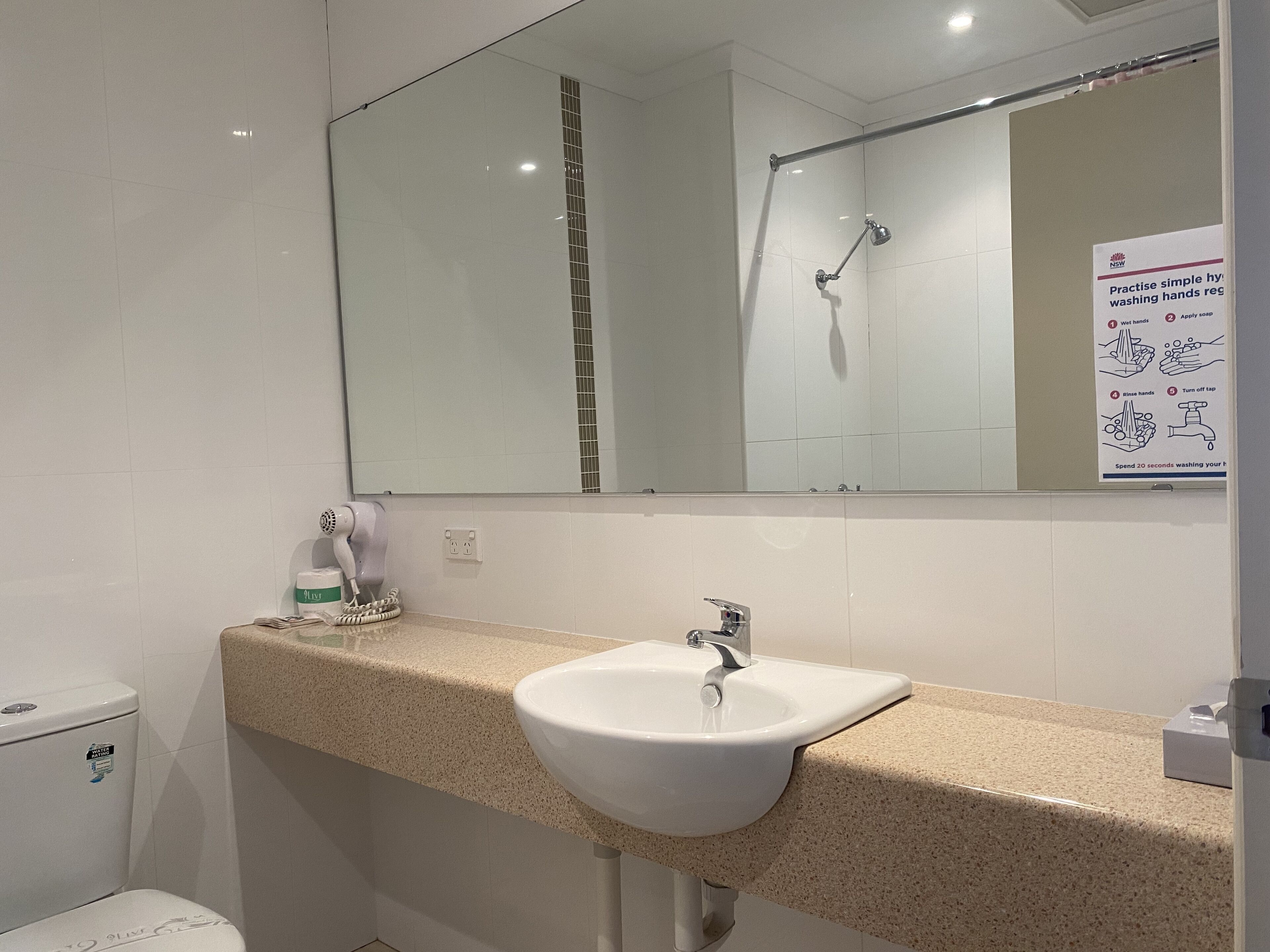 Executive Room, Non Smoking (Executive Queen) | Bathroom | Hair dryer, towels, soap, shampoo