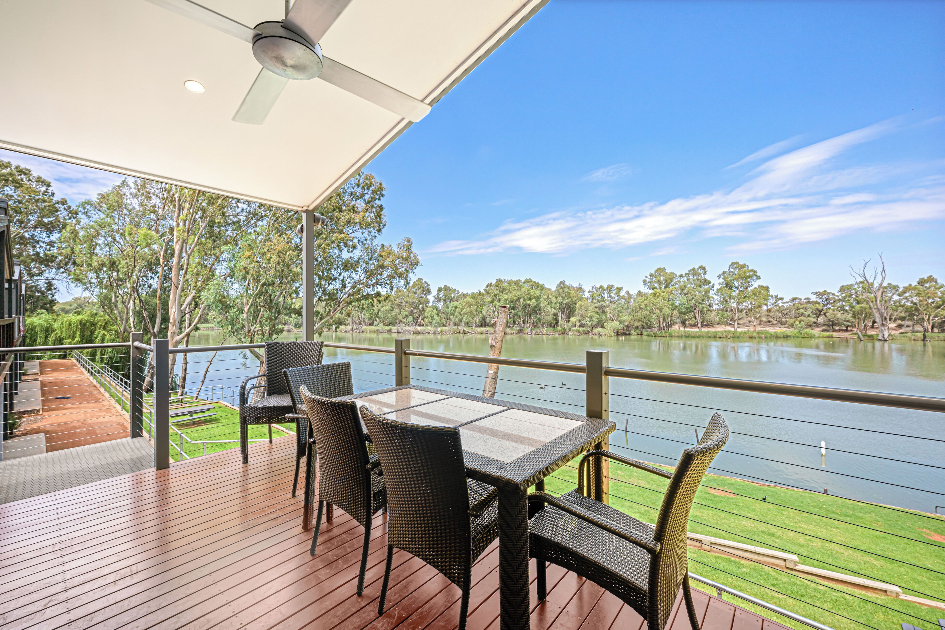 Elevated Riverfront Cabin | Terrace/patio