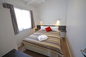 2 bedrooms, iron/ironing board, free WiFi, bed sheets - Rivergardens Holiday Park (Gol Gol)