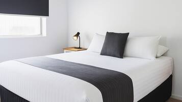 In-room safe, laptop workspace, iron/ironing board, free WiFi