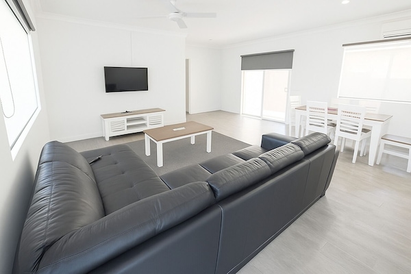 Vila Deluks, 2 kamar tidur | Area keluarga | TV layar datar