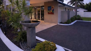 المنشأة من الخارج