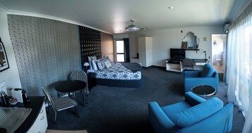 Standard Studio, Kitchenette (Studio Spa) | In-room safe, soundproofing, iron/ironing board, free WiFi