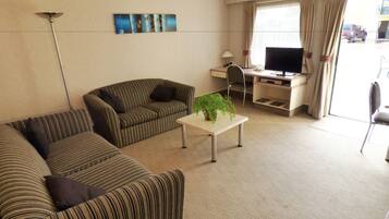 Flatskjerm-TV og DVD-spiller