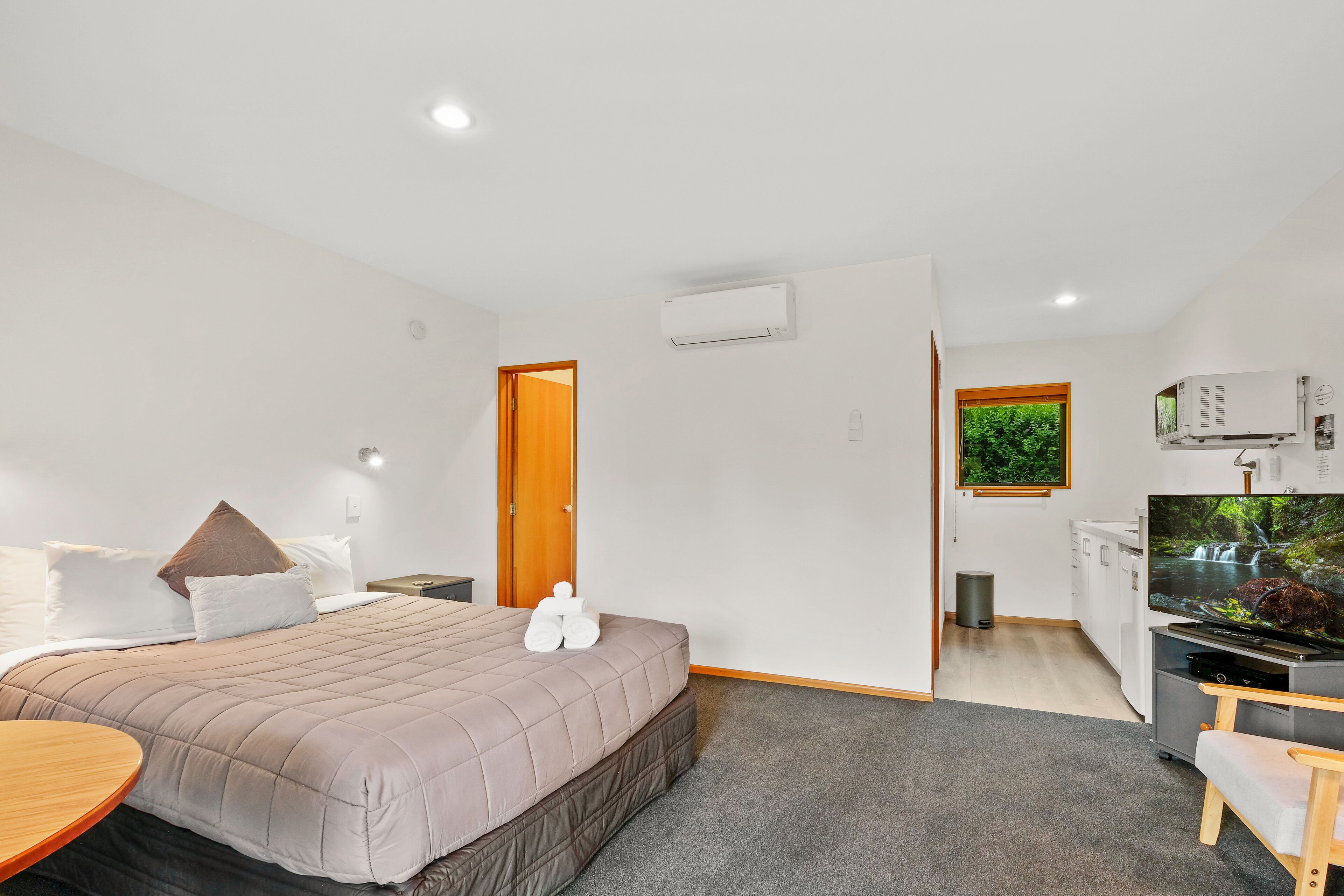 Standard Studio, Non Smoking, Kitchenette (Spa Bath Couples Retreat) | Iron/ironing board, free WiFi, bed sheets