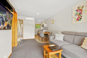 Family Suite, 2 Bedrooms, Non Smoking, Kitchen (Family Unit) | Living area | 40-inch Smart TV with cable channels
