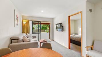 Family Suite, 2 Bedrooms, Non Smoking, Kitchen (Family Unit) | Living area