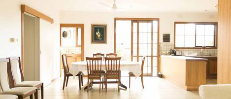 Four Bedroom Cottage | In-room dining