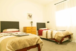 Four Bedroom Cottage | 4 bedrooms, premium bedding, in-room safe, desk - Hawthorn Holiday House (Hawthorn)