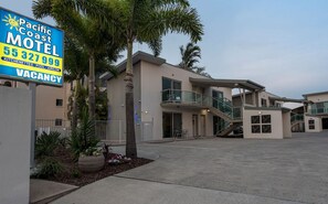 Interior entrance - Pacific Coast Motel (Labrador)