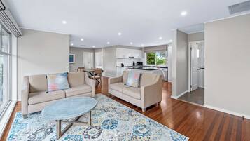 Duplex, 2 Bedrooms, Non Smoking, Kitchen | In-room safe, individually decorated, individually furnished, desk