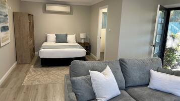 Family Quadruple Room, Multiple Beds, Non Smoking, Private Bathroom