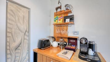 Penthouse | Hypo-allergenic bedding, pillowtop beds, minibar, individually decorated