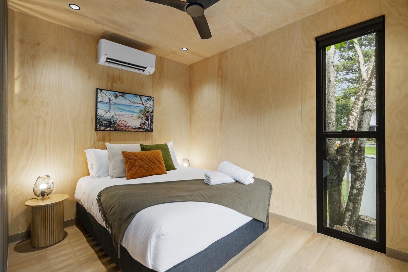 Duplex Studio Pod | Individuell dekoriert, individuell eingerichtet, Bügeleisen/Bügelbrett