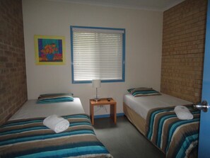 Bed sheets - Coolum Budget Accommodation (Coolum Beach)