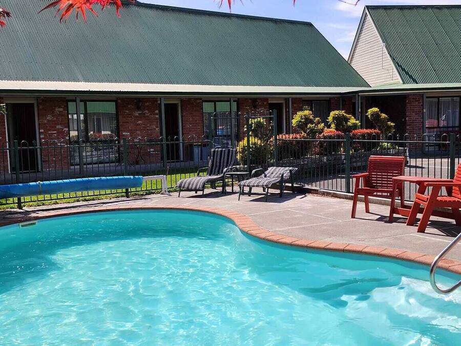 Seasonal outdoor pool, pool umbrellas, sun loungers