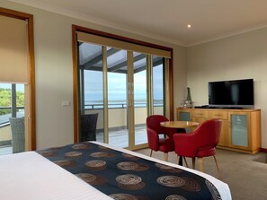 Standard Room, Balcony (Penthouse) | Blackout drapes, iron/ironing board, bed sheets - Eugenies Inverloch (Inverloch)