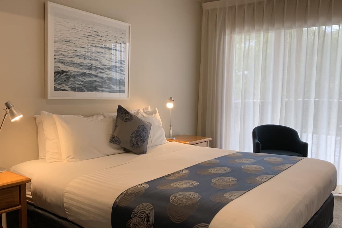 Deluxe-rum - balkong (Deluxe Room - Share Balcony) | Mörkläggningsgardiner, strykjärn/strykbräda och sängkläder