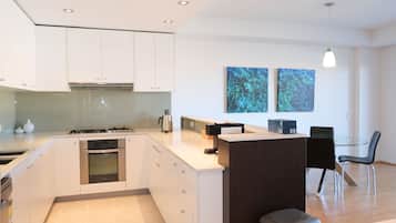 Departamento familiar, 3 habitaciones | Cocina privada | Frigobar, microondas, horno y parrilla de estufa