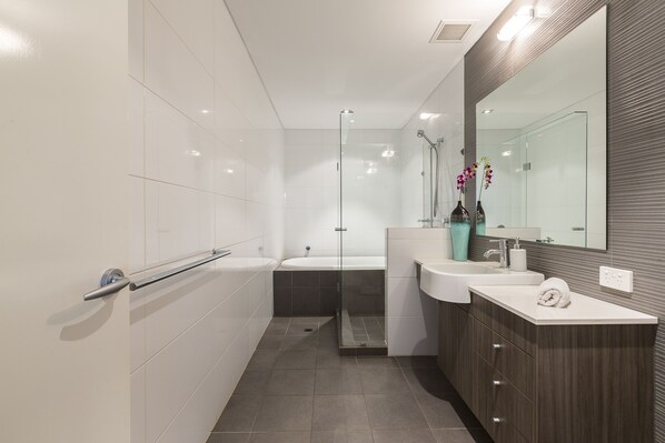 Apartament familiar, 3 dormitoris | Bany | Articles de tocador gratuïts, assecador de cabells, tovalloles i sabó