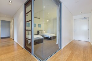 Apartament familiar, 3 dormitoris | 3 dormitoris, roba de llit d'alta qualitat i escriptori