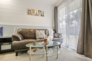 Deluxe Double Room, 1 Queen Bed, Non Smoking | Desk, laptop workspace, iron/ironing board, free WiFi