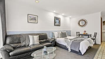 Deluxe Double Room, 1 Queen Bed, Non Smoking | Desk, laptop workspace, iron/ironing board, free WiFi