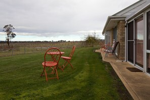 4 Bedroom House (1 Queen & 6 Singles) | Terrace/patio