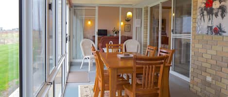 スタンダード ルーム 禁煙 キッチン (4 bedroom Barilla House) | 客室内のダイニングエリア