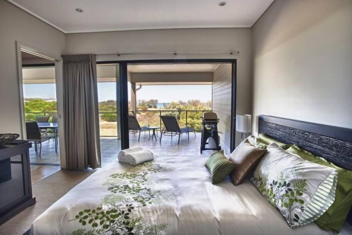 Standard Apartment, Multiple Bedrooms, Non Smoking, Kitchen (3 Bedroom 5nights) | 3 bedrooms, Egyptian cotton sheets, premium bedding, iron/ironing board