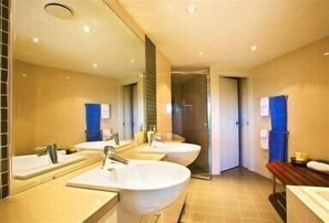 Bathroom - Loka Santi (Agnes Water)