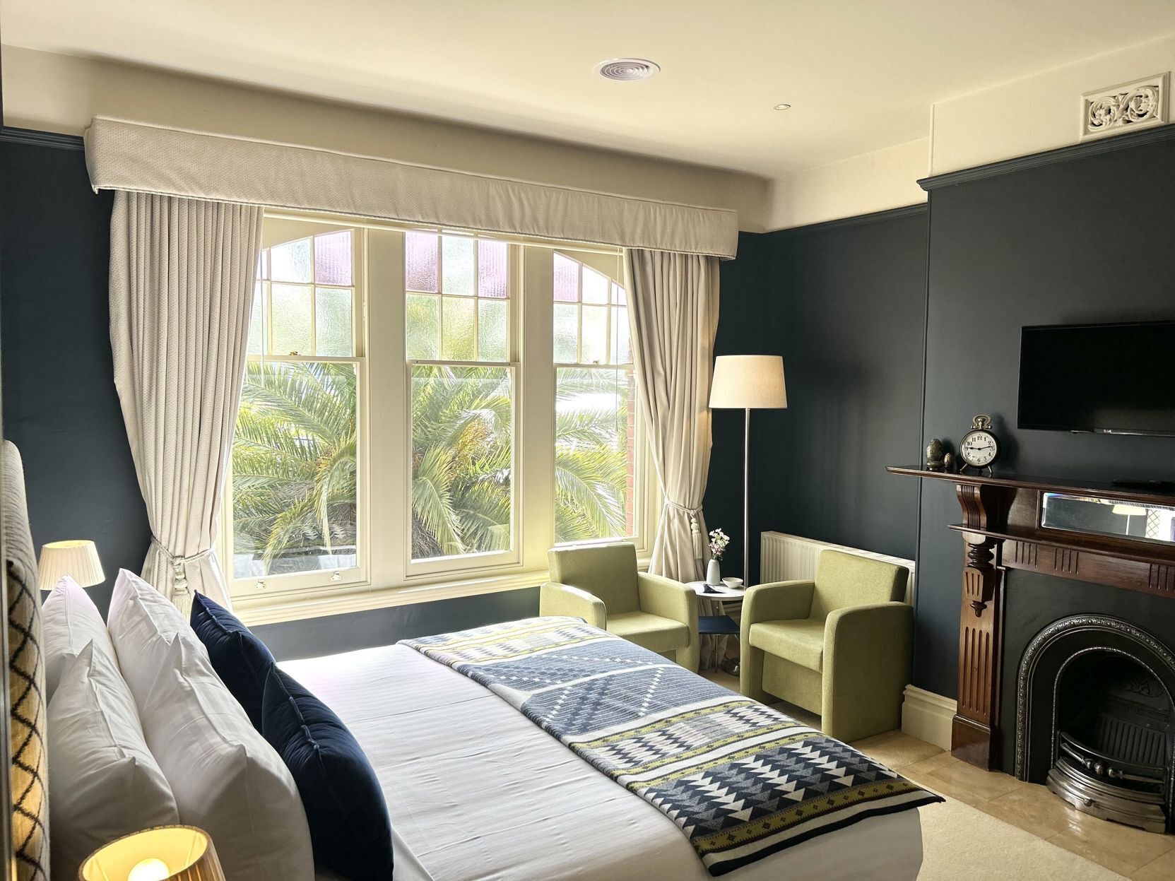 Literie de qualité supérieure, surmatelas, minibar