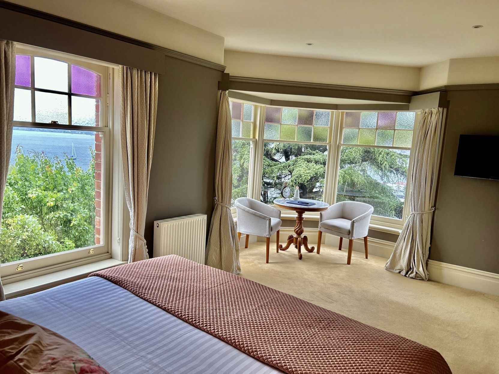 Literie de qualité supérieure, surmatelas, minibar