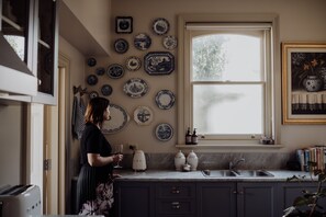 Espresso maker, coffee/tea maker, electric kettle