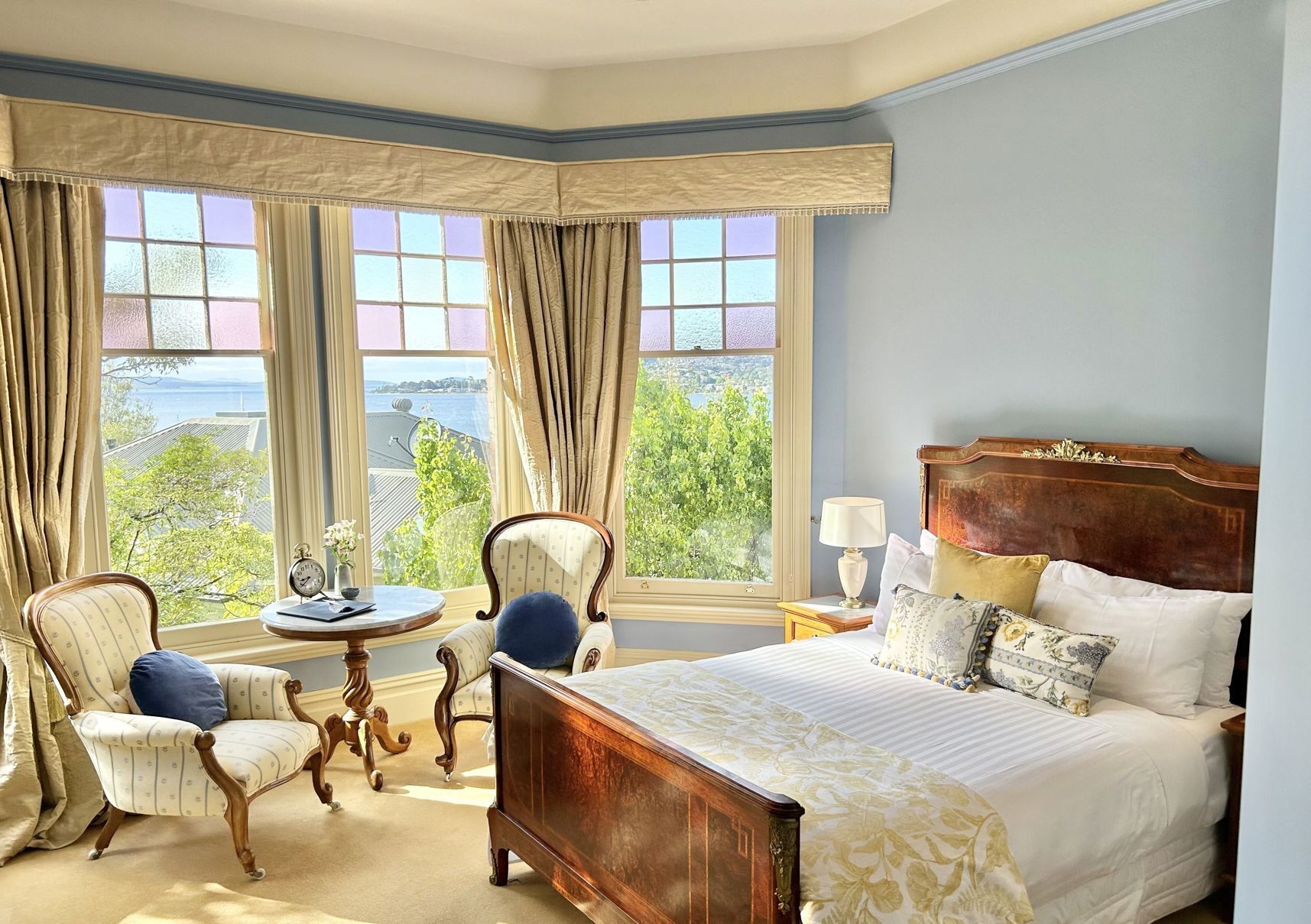 Literie de qualité supérieure, surmatelas, minibar