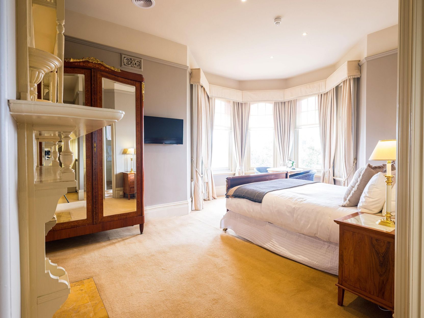 Literie de qualité supérieure, surmatelas, minibar