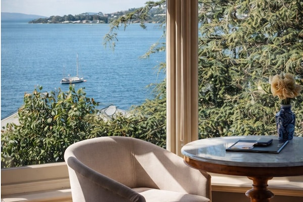 King Waterview - Kelly Room | Premium bedding, pillowtop beds, minibar, individually decorated