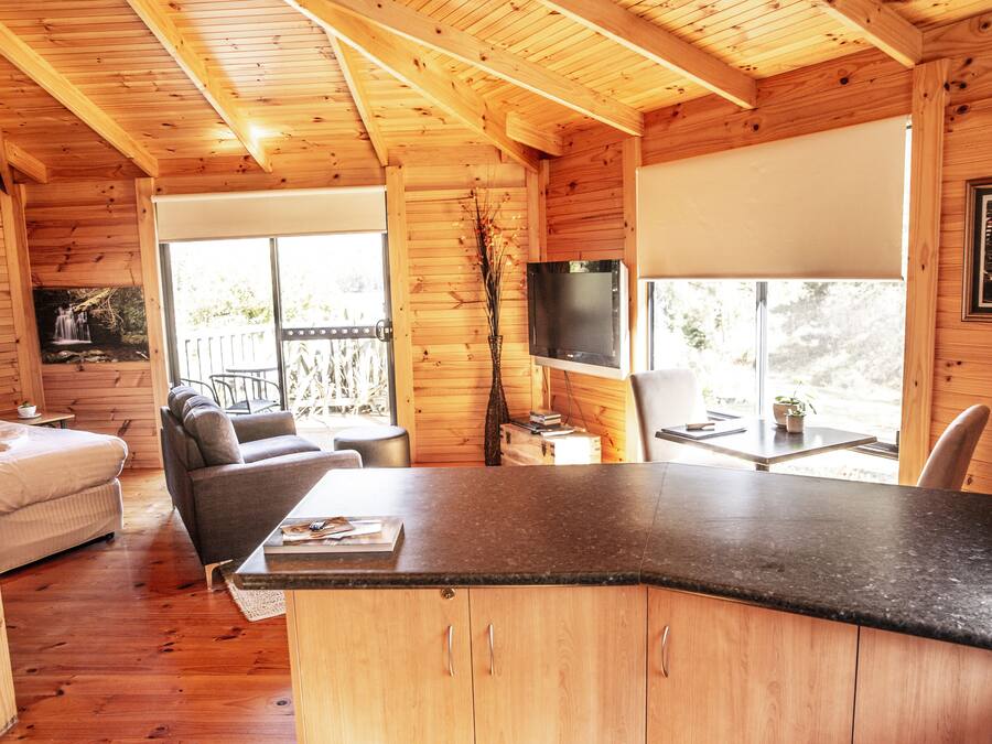 Muebles diferentes, tabla de planchar con plancha y wifi gratis