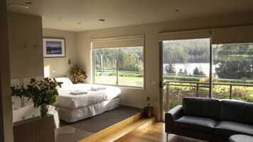 Individually furnished, iron/ironing board, free WiFi, bed sheets